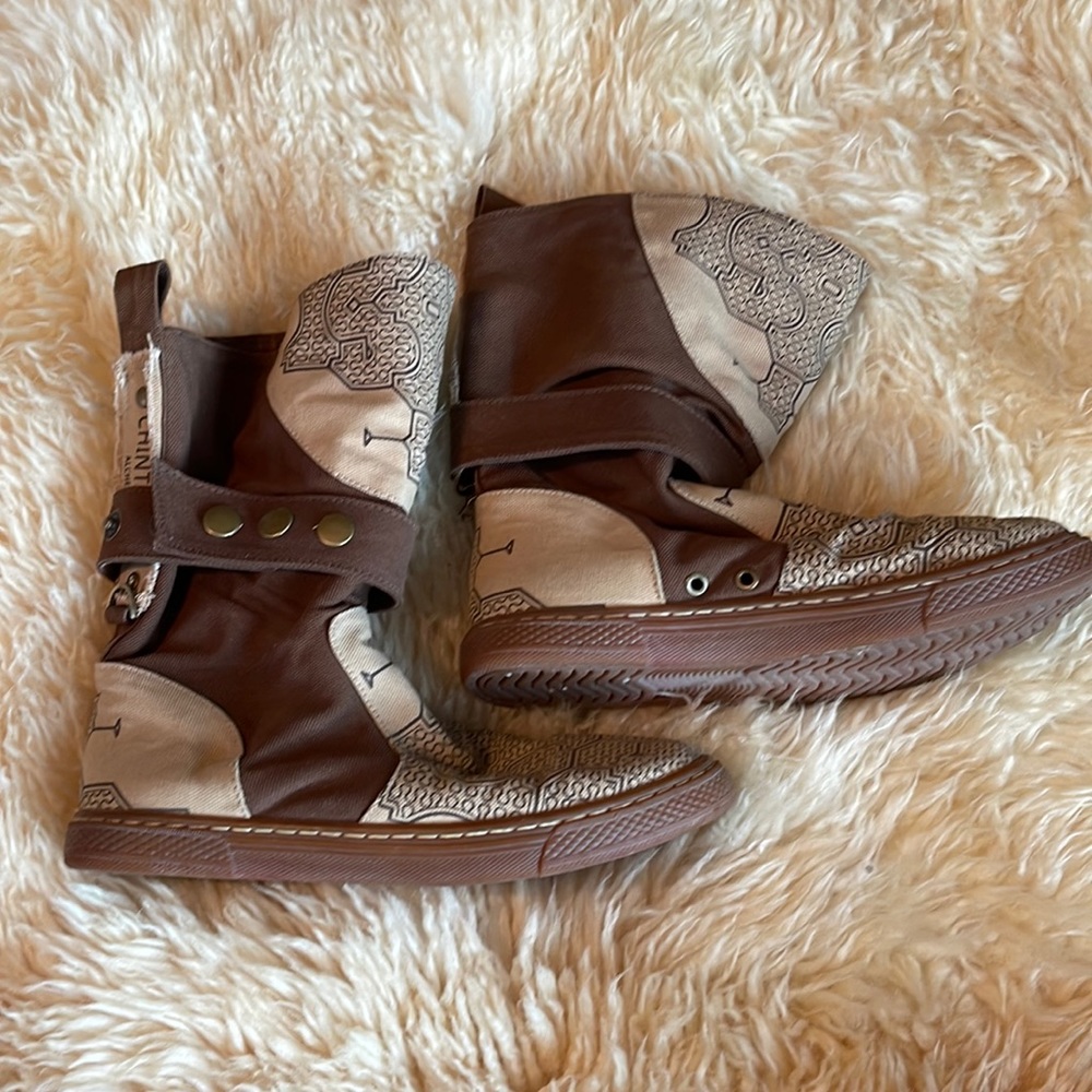 Combat boot cloth